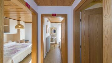 Family Room, Balcony | In-room safe, desk, bed sheets