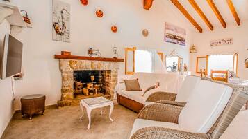 Televisie en een open haard