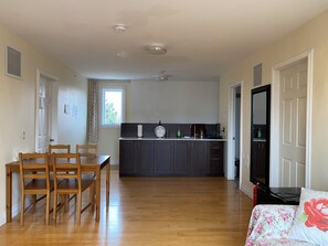 Basic Room, 1 Double Bed | In-room dining - Dairy Homestay (Toronto)