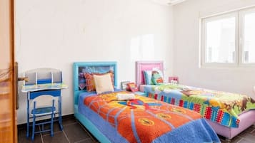 3 bedrooms, down comforters, desk, blackout drapes