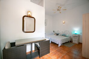 1 chambre, lit parapluie, Wi-Fi, draps fournis