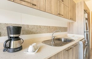 Comfort Apartment, 3 Bedrooms | Private kitchen | Fridge, microwave, oven, stovetop