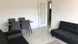 Apartment, 1 Bedroom, Non Smoking, Garden Area | Living room | Flat-screen TV - 5 Rokeby House (London)