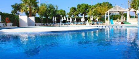 Seasonal outdoor pool