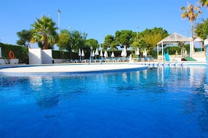 Piscine extérieure (ouverte en saison)