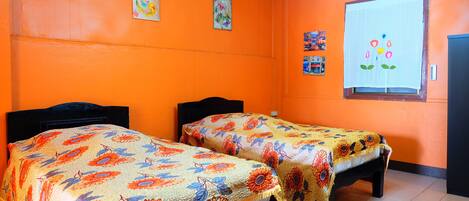 Standard Room with Shared Bathroom | Desk, free WiFi