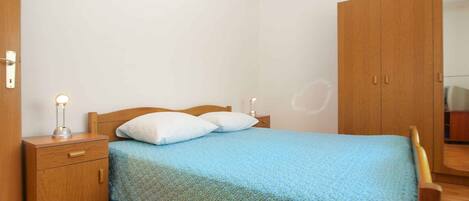 2 chambres, fer et planche à repasser, lit parapluie, accès Internet