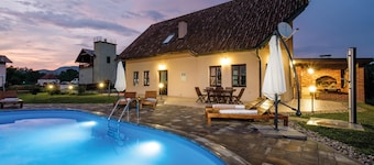 Cozy home in Krasic with sauna