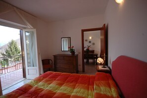 Apartment, 2 Bedrooms (B1) | Rollaway beds - Case Vacanze Angiola (Tramonti)