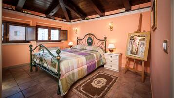 Triple Room, Connecting Rooms | Desk, free WiFi