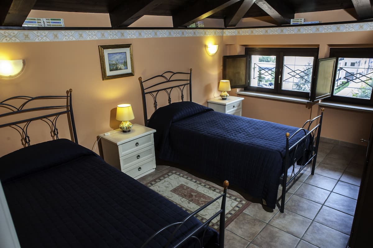 Twin Room | Desk, free WiFi