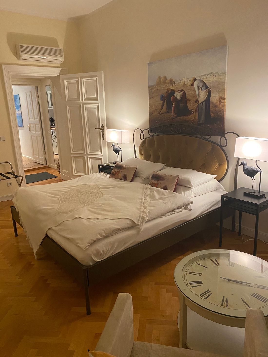 1 habitación, tabla de planchar con plancha, wifi y ropa de cama 