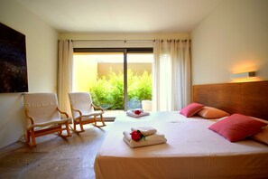 5 chambres, lit parapluie, Wi-Fi, draps fournis