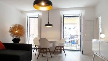 Apartamento City, 1 habitación | Sala de estar | Una televisión de pantalla plana