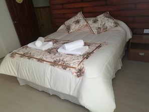 Chambre Double Standard, 1 lit double, salle de bains privée
