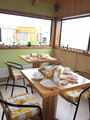 Buffet - JC Hotel (Natales)