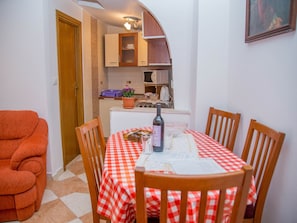 Apartamento, 1 quarto | Área de estar | TV de tela plana