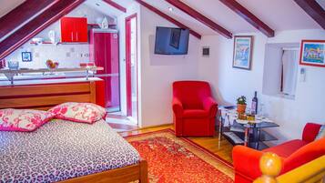 Loft | Hochwertige Bettwaren, Schreibtisch, schallisolierte Zimmer