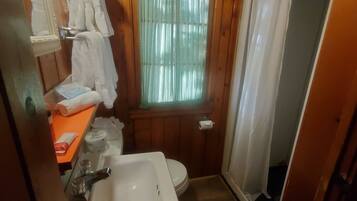 Deluxe Room, 2 Double Beds, Refrigerator | Bathroom