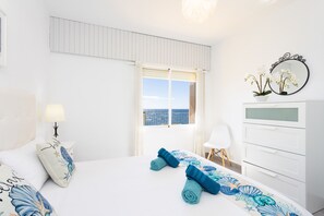 4 slaapkamers, een strijkplank/strijkijzer, internet, beddengoed
