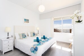 4 عدّة غرف نوم ومكواة/لوح كي وخدمة الإنترنت وملاءات أسرّة