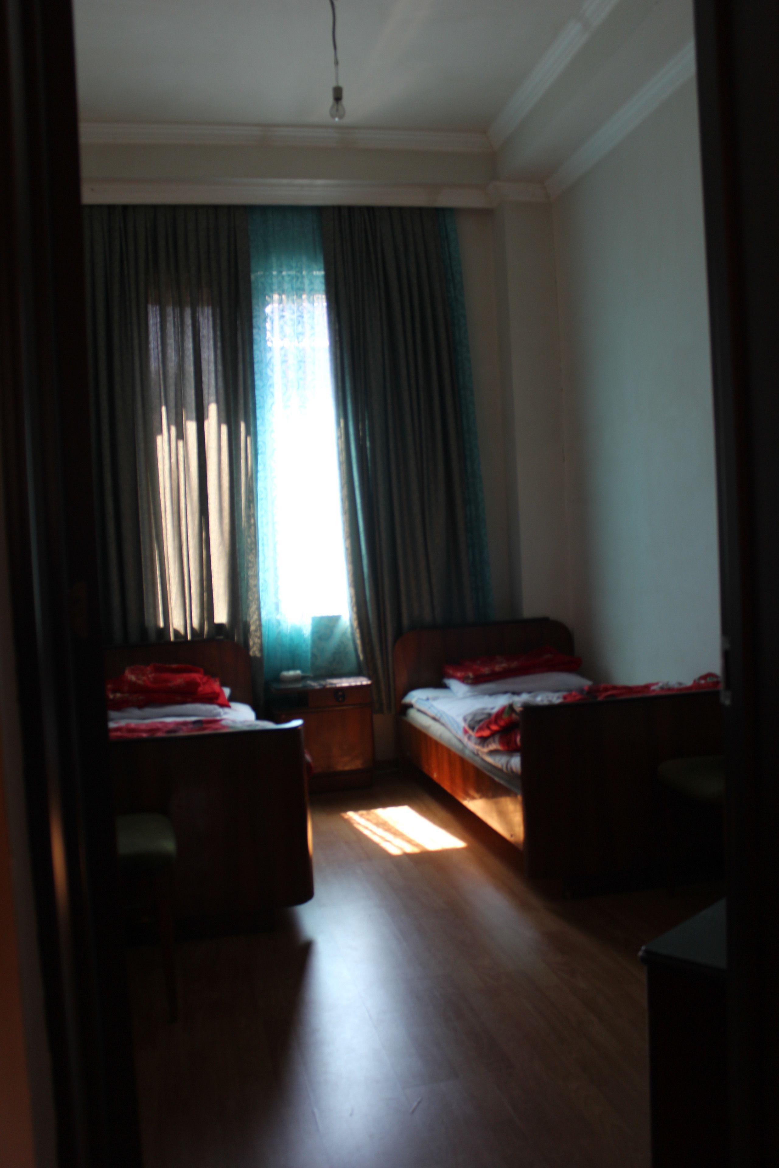 Economy Shared Dormitory (Bed in 2-beds shared dormitory) | Peralatan tempat tidur premium, seterika/papan seterika, Wi-fi percuma 