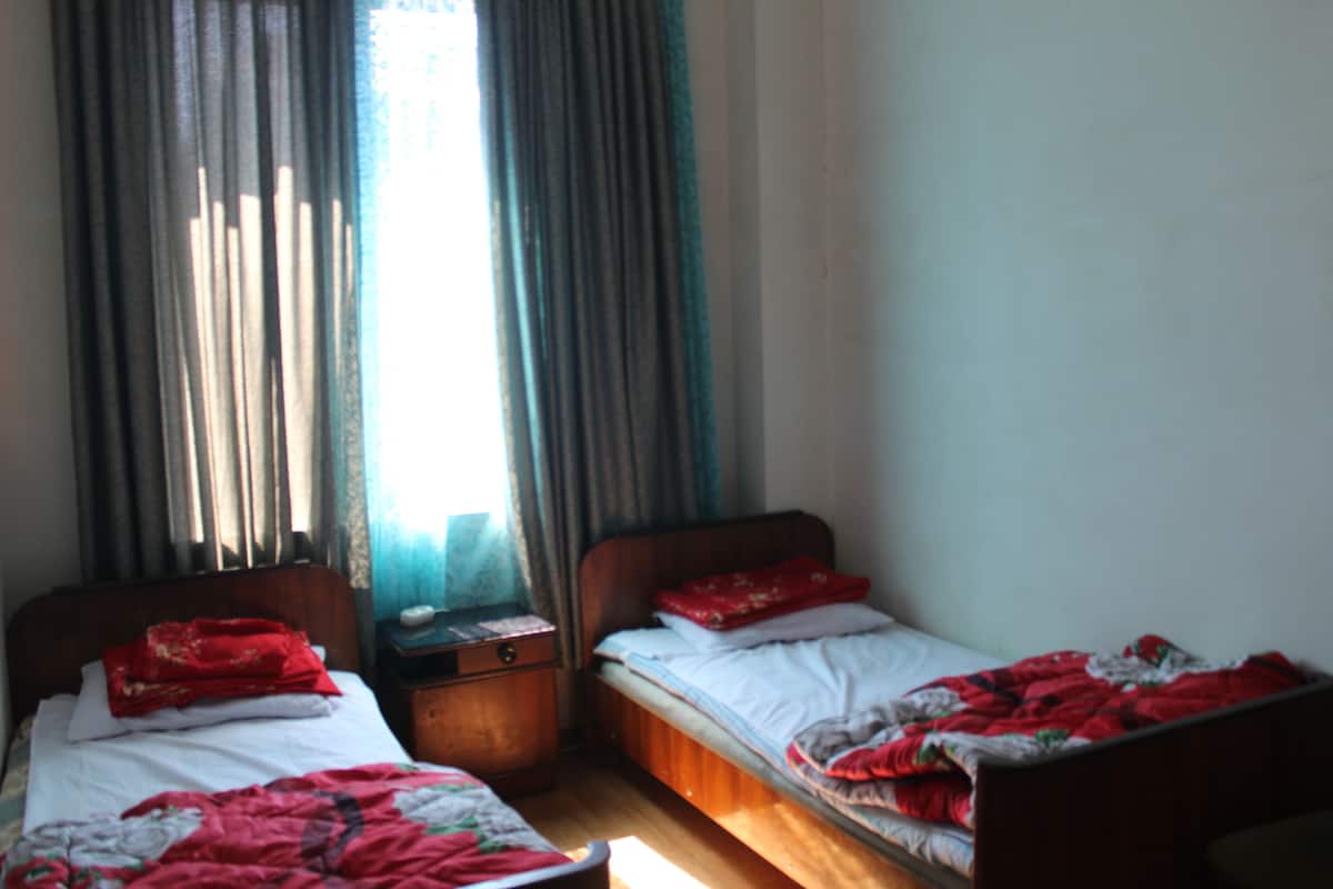 Gemeinsamer Economy-Schlafsaal (Bed in 2-beds shared dormitory) | Hochwertige Bettwaren, Bügeleisen/Bügelbrett, kostenloses WLAN