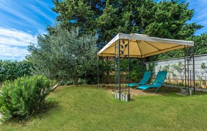 Property grounds - Amazing apartment in Omisalj with WiFi (Omisalj)