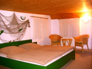 1 bedroom, bed sheets