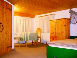 1 habitación y ropa de cama 