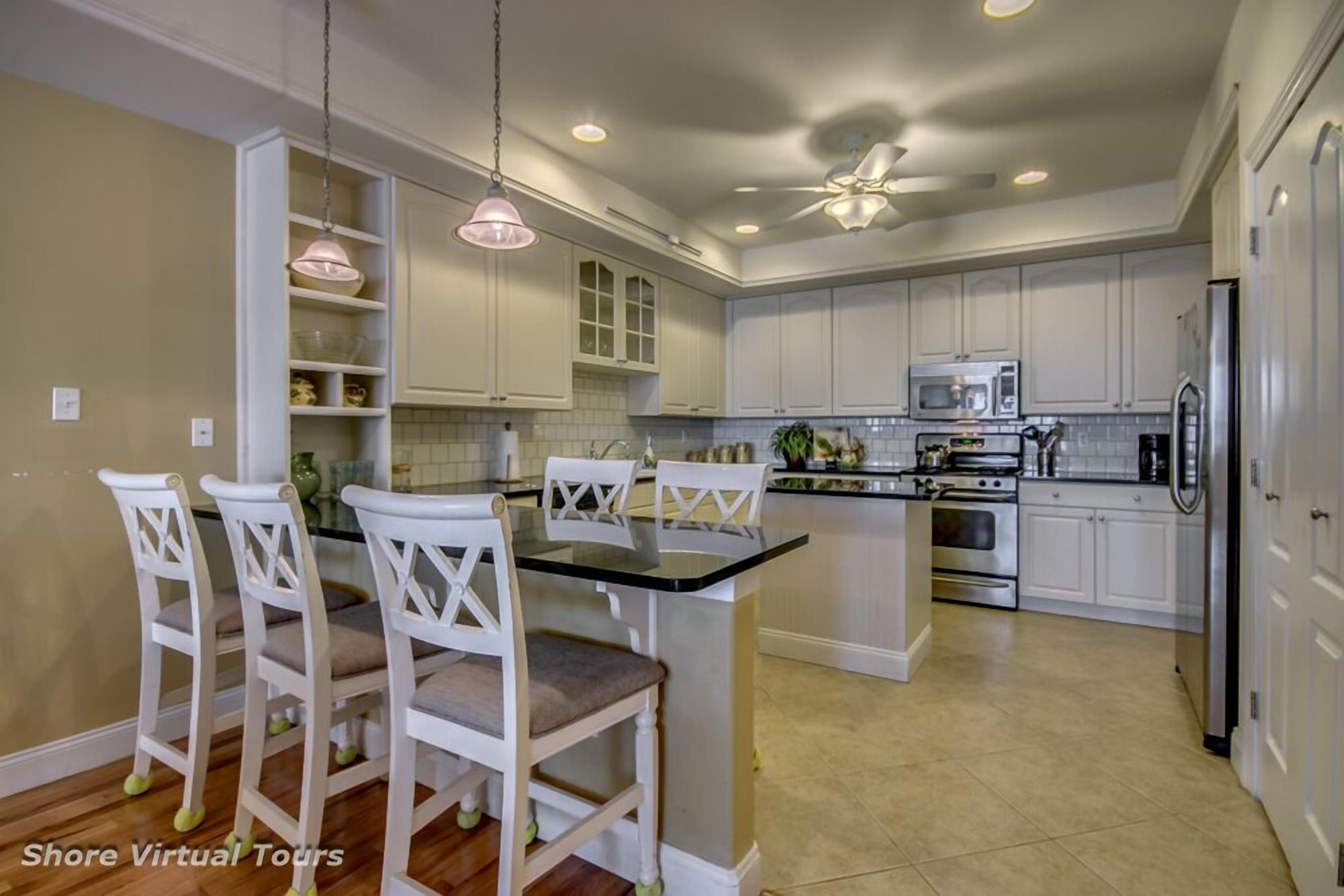 Deluxe Condo, 4 Bedrooms, Pool Access, Partial Ocean View | Private kitchen | Fridge, microwave, oven, stovetop