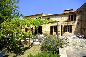 Unclassified image, 5 of 78, button