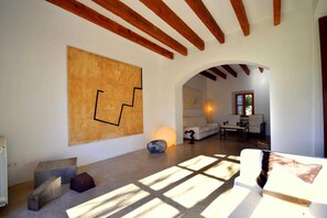 Télévision, cheminée