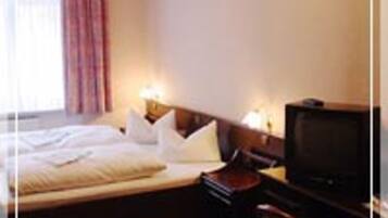 1 Schlafzimmer, Schreibtisch, WLAN, Bettwäsche