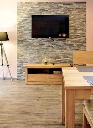 Apartment 7 | Televisione