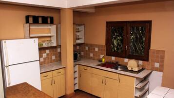 Comfort-Apartment, 2 Schlafzimmer | Gemeinschaftsküche | Kühlschrank, Mikrowelle, Ofen, Herdplatte