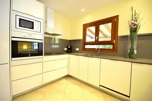 Imagen sin descripción, 3 de 28, botón