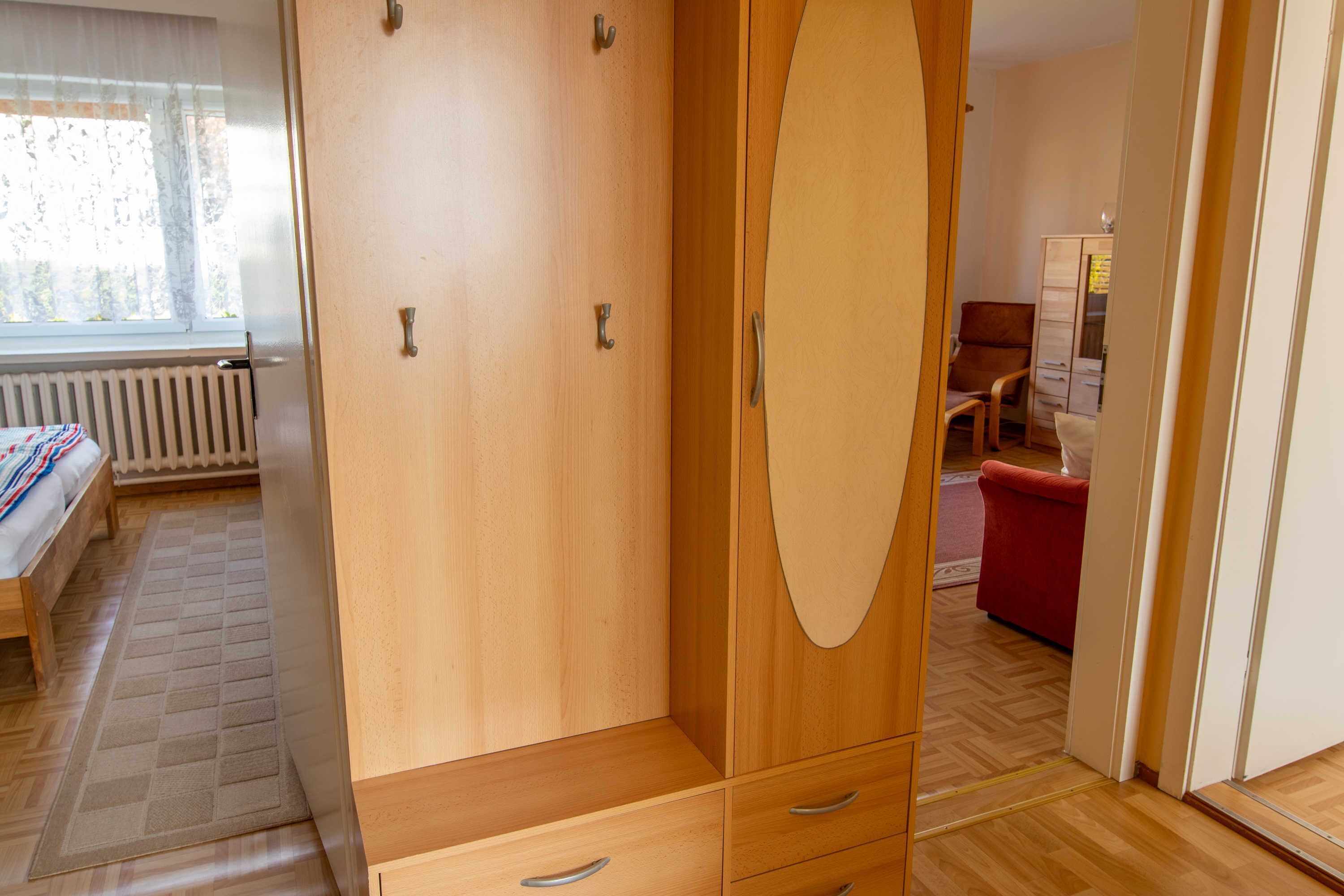 2 bedrooms, travel crib, bed sheets