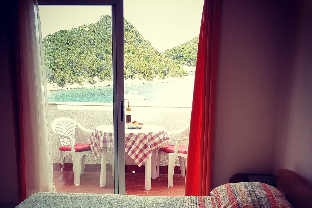 Studiosuite, 1 Queen-Bett, Meerblick | Bügeleisen/Bügelbrett, kostenloses WLAN, Bettwäsche