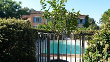 Piscine extérieure (ouverte en saison)