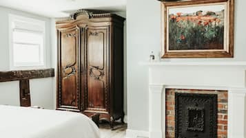 Superior Studio Suite, 1 King Bed, Lake View | Egyptian cotton sheets, premium bedding, down comforters