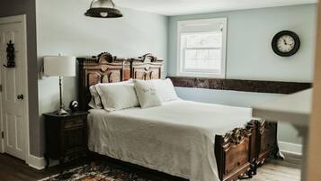Superior Studio Suite, 1 King Bed, Lake View | Egyptian cotton sheets, premium bedding, down duvets, memory-foam beds