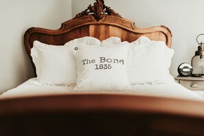Standard Double Room, 1 Queen Bed, Garden View | Egyptian cotton sheets, premium bedding, down comforters - The Bond 1835 (Skaneateles)