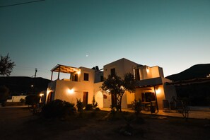 Property grounds - Blue Fish Apartments (Sifnos)