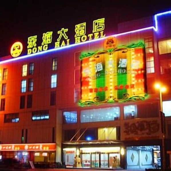 住宿正面 - 傍晚/夜晚