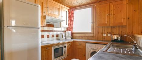 Fridge, microwave, dishwasher, coffee/tea maker