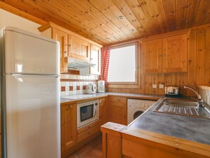 Fridge, microwave, dishwasher, coffee/tea maker