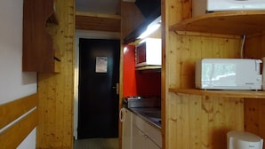 Kaffetrakter/tekoker, kjøleskap, ovn og brødrister