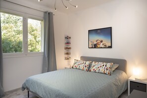 4 bedrooms, iron/ironing board, travel crib, free WiFi - Lovely, unoverlooked villa. Luxuriant garden, heated swimming pool in St-Raphaël (Saint-Raphaël)