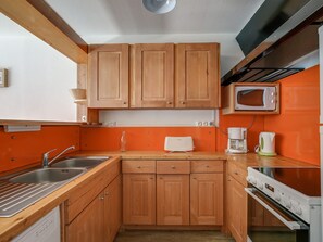Fridge, microwave, oven, dishwasher - 3-room apartment for 7 people at Arc 1600, near slopes and shops, pets allowed (Les Arcs 1600)